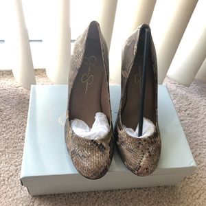 Jessica Simpson Tan Vixon Snk Pumps in size 8